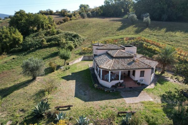 casa indipendente in vendita ad Alviano