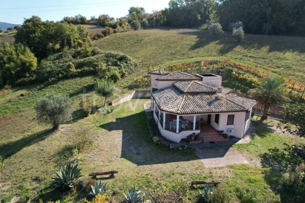 casa indipendente in vendita ad Alviano