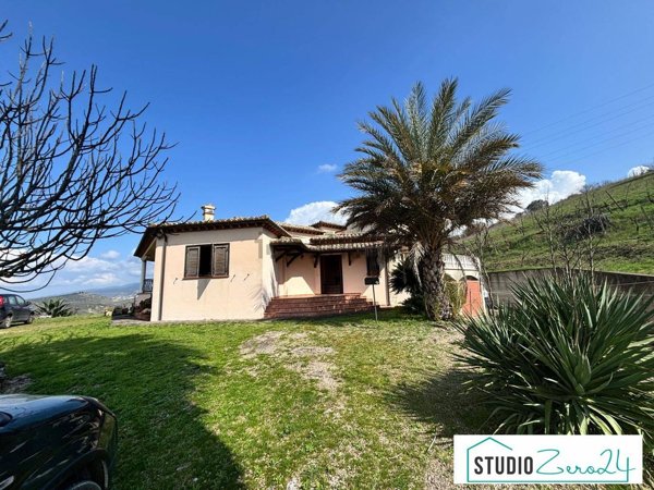 casa indipendente in vendita ad Alviano