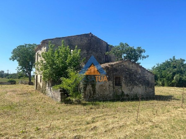 casale in vendita ad Alviano