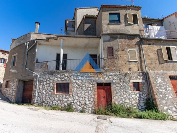 casa indipendente in vendita ad Alviano