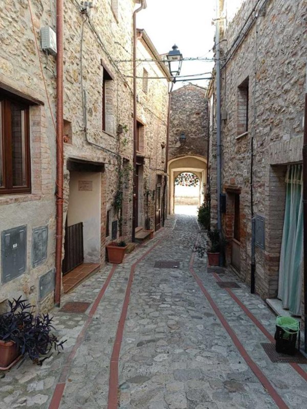 locale commerciale in vendita ad Amelia