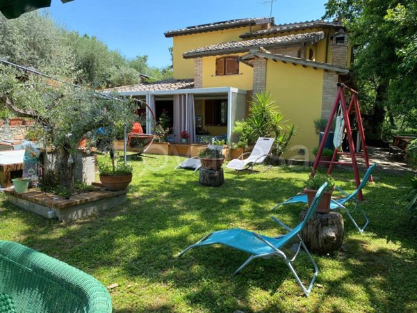 casa indipendente in vendita ad Amelia