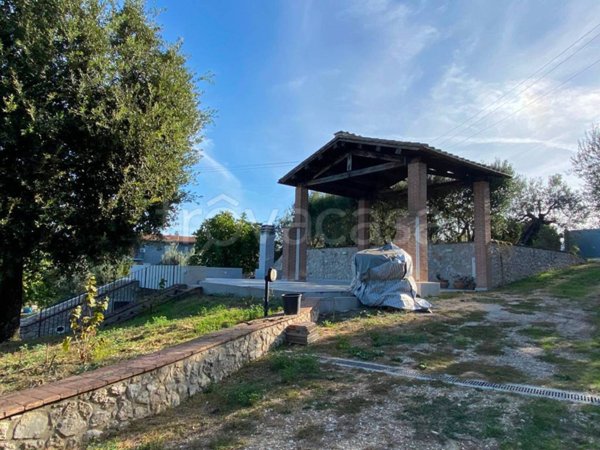 locale commerciale in vendita ad Amelia