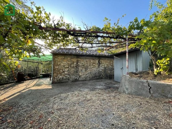 locale di sgombero in vendita ad Amelia