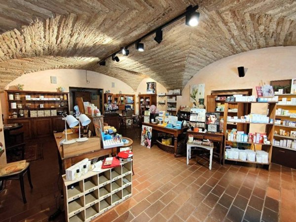 negozio in vendita ad Amelia