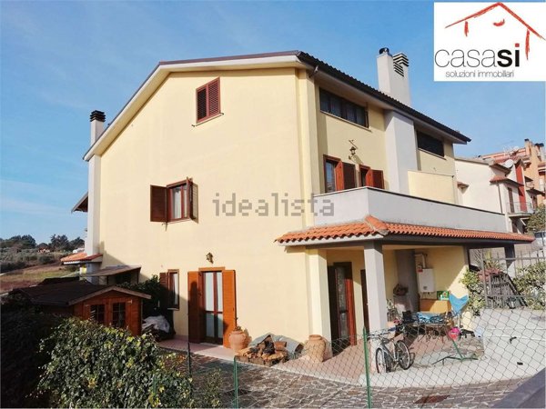casa indipendente in vendita ad Amelia