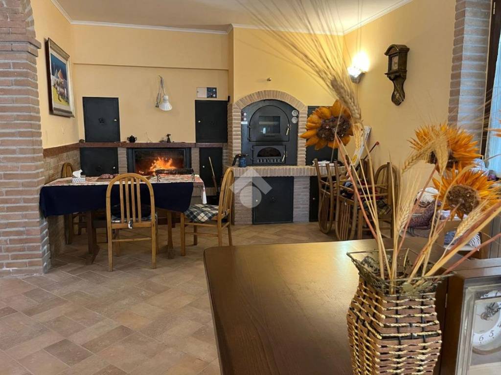 casa indipendente in vendita ad Amelia