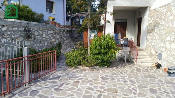 casa indipendente in vendita ad Amelia