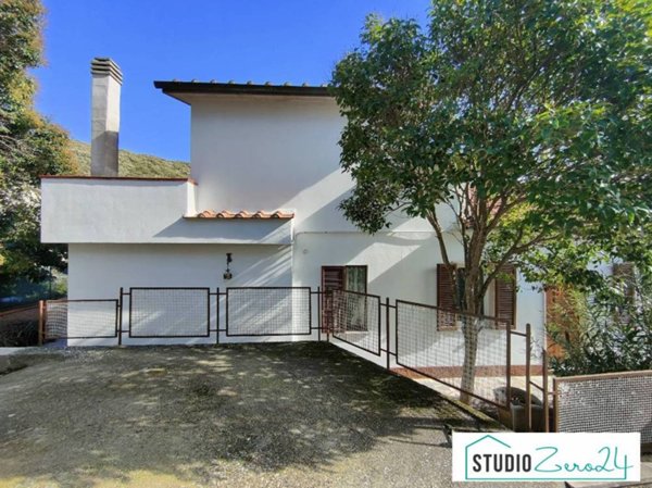 casa indipendente in vendita ad Amelia