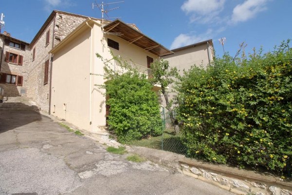 casa indipendente in vendita ad Amelia