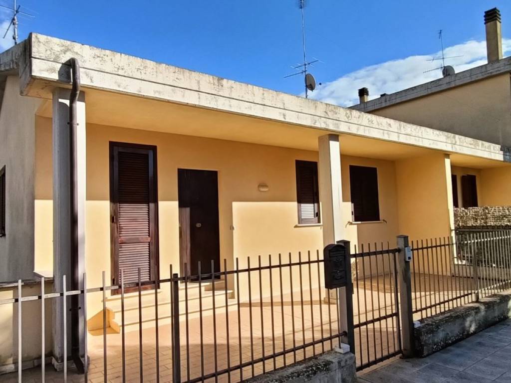 casa indipendente in vendita ad Amelia