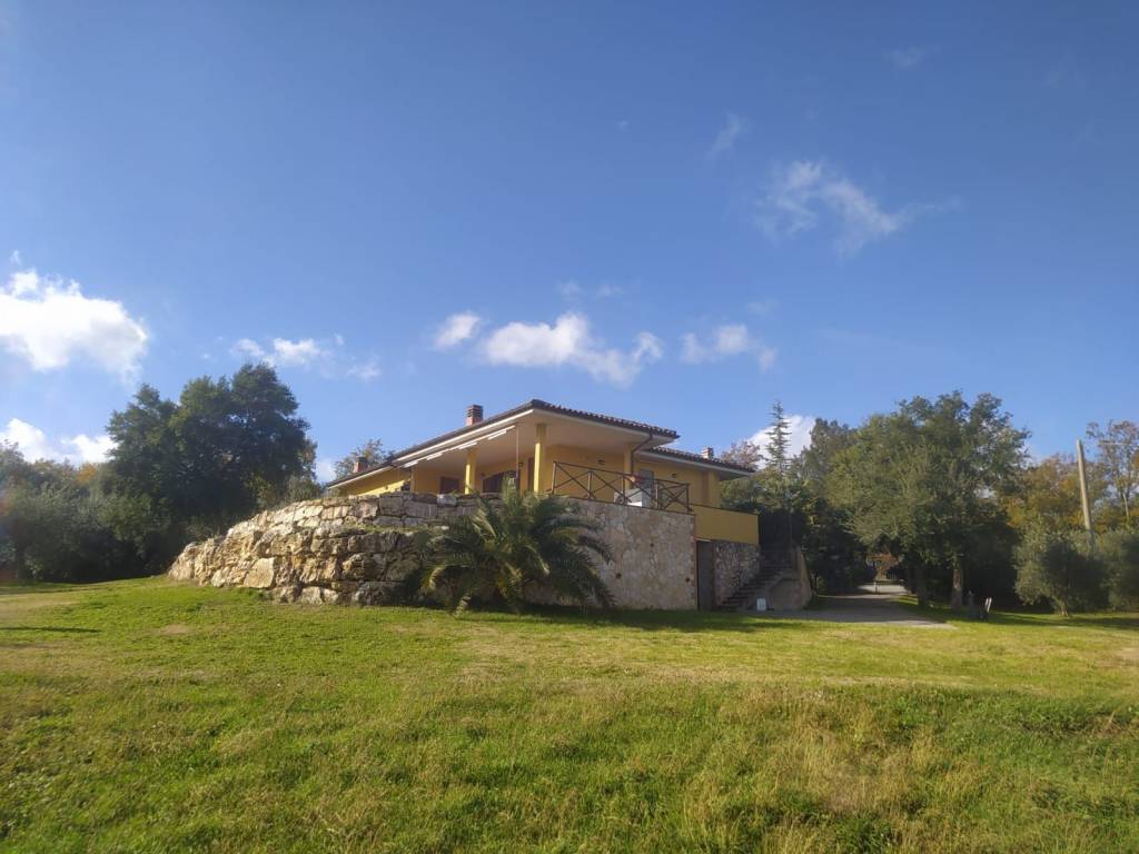 casa indipendente in vendita ad Amelia