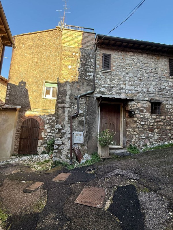 casa indipendente in vendita ad Amelia