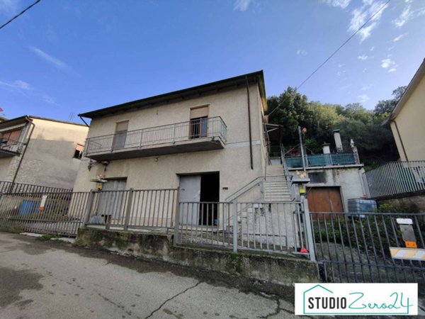 casa indipendente in vendita ad Amelia