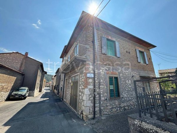 casa indipendente in vendita ad Amelia