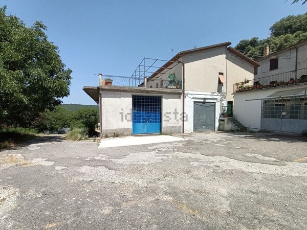 locale commerciale in vendita ad Amelia