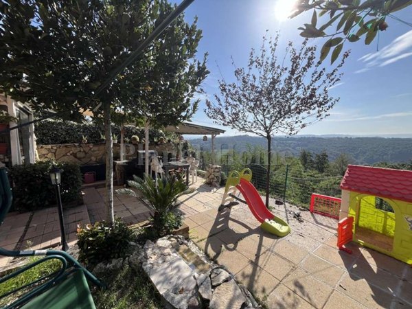 casa indipendente in vendita ad Amelia