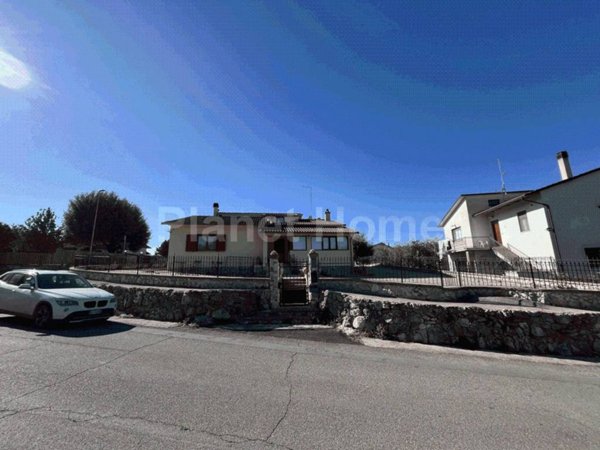 casa indipendente in vendita ad Amelia