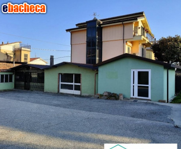 locale commerciale in vendita ad Amelia