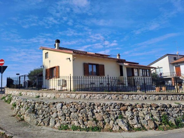 casa indipendente in vendita ad Amelia