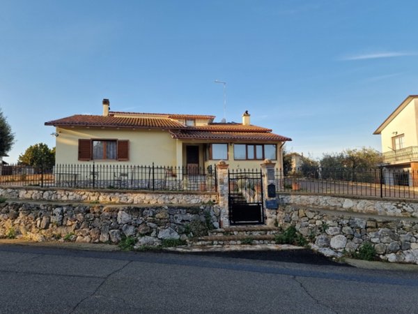 casa indipendente in vendita ad Amelia