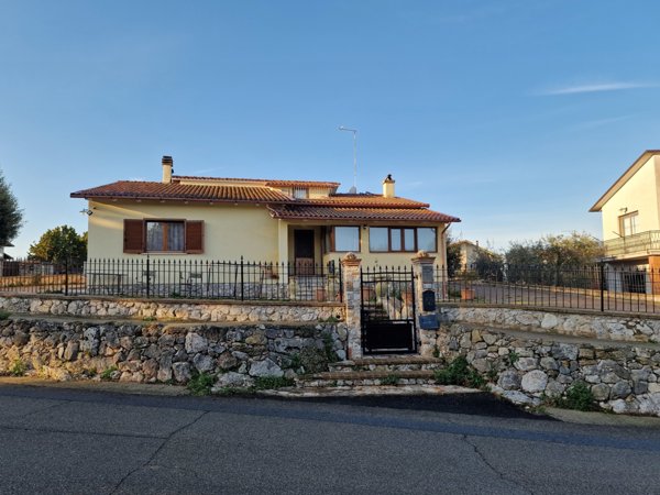 casa indipendente in vendita ad Amelia