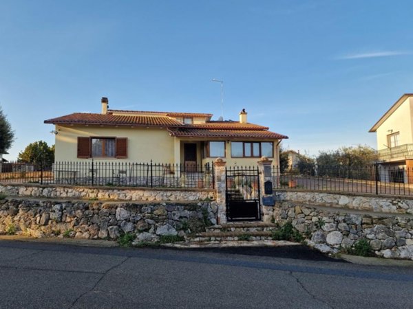 casa indipendente in vendita ad Amelia