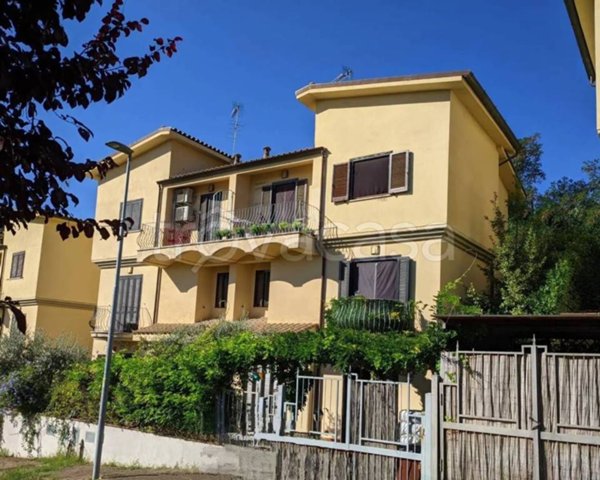 casa indipendente in vendita ad Amelia