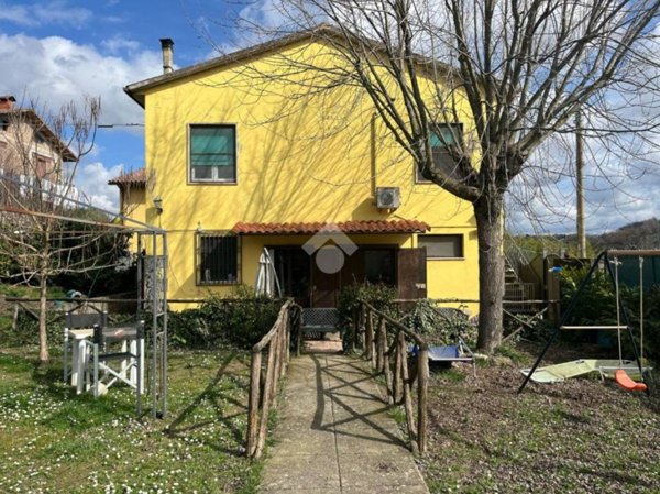 casa indipendente in vendita ad Amelia