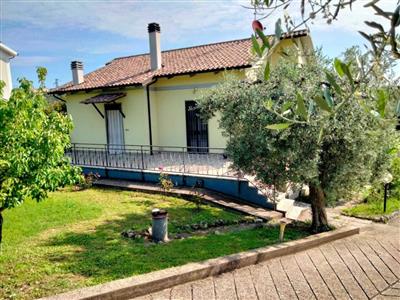 casa indipendente in vendita ad Amelia