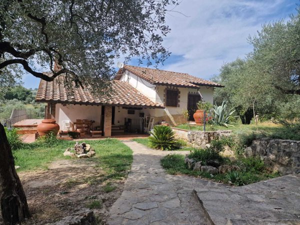 casa indipendente in vendita ad Amelia