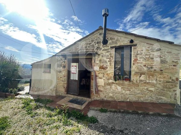 casa indipendente in vendita ad Amelia