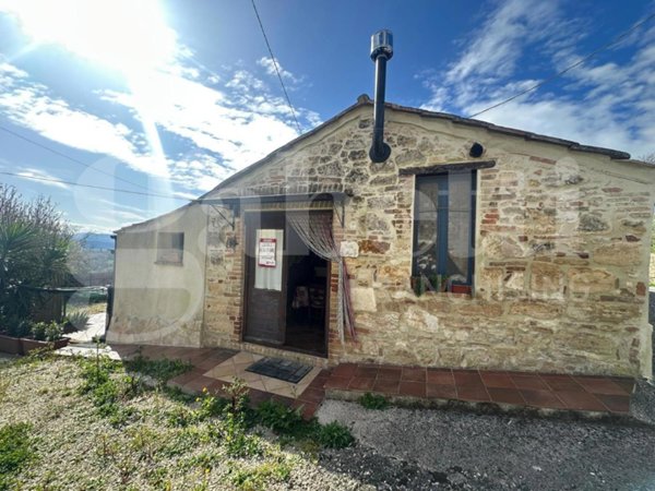 casa indipendente in vendita ad Amelia
