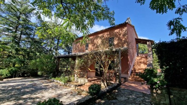 casa indipendente in vendita ad Amelia