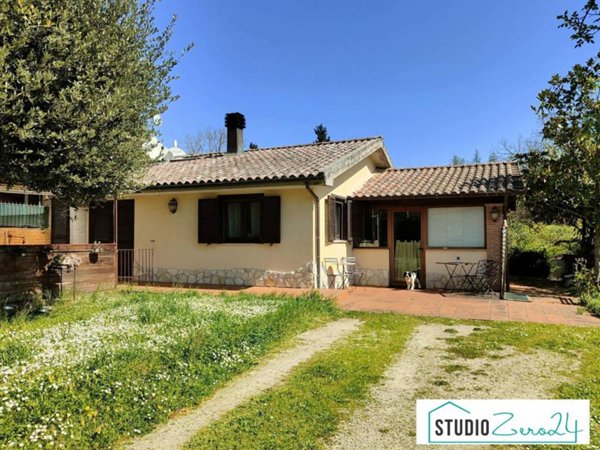 casa indipendente in vendita ad Amelia