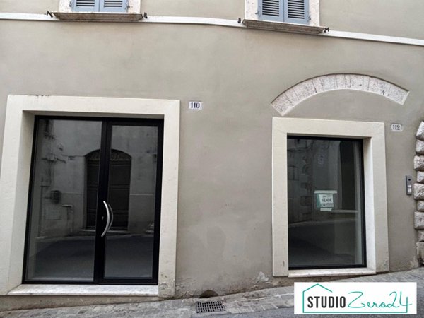 locale commerciale in vendita ad Amelia