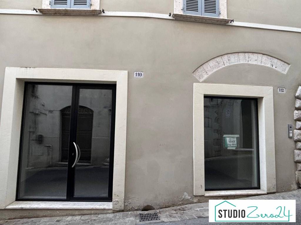 locale commerciale in vendita ad Amelia