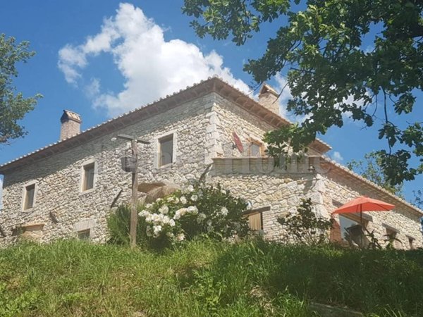 casa indipendente in vendita ad Amelia