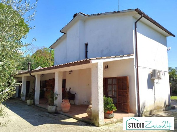 casa indipendente in vendita ad Amelia
