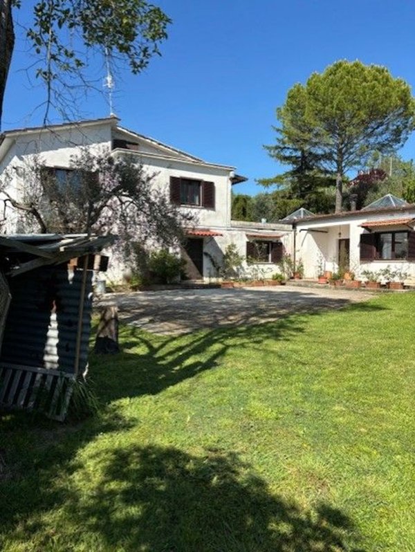 casa indipendente in vendita ad Amelia