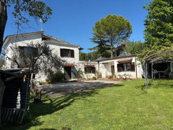 casa indipendente in vendita ad Amelia