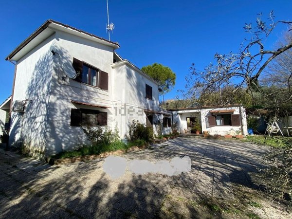 casa indipendente in vendita ad Amelia