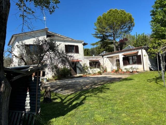 casa indipendente in vendita ad Amelia