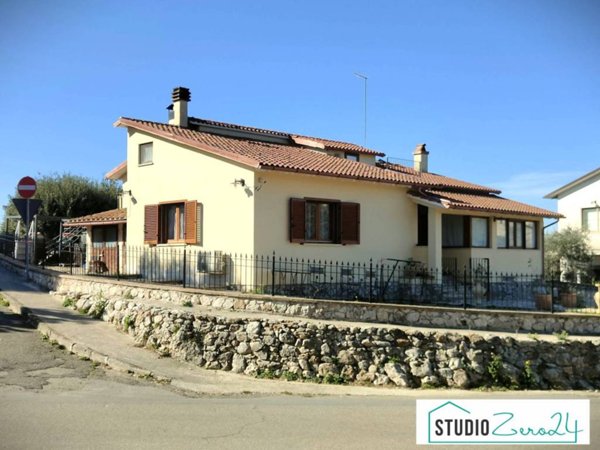 casa indipendente in vendita ad Amelia