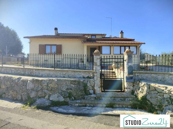 casa indipendente in vendita ad Amelia