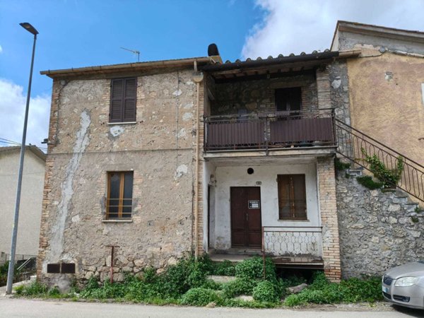 casa indipendente in vendita ad Amelia