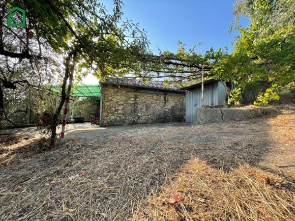 locale di sgombero in vendita ad Amelia