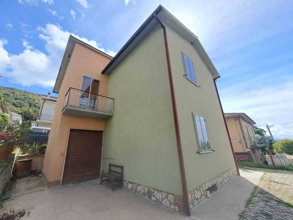 casa indipendente in vendita ad Amelia