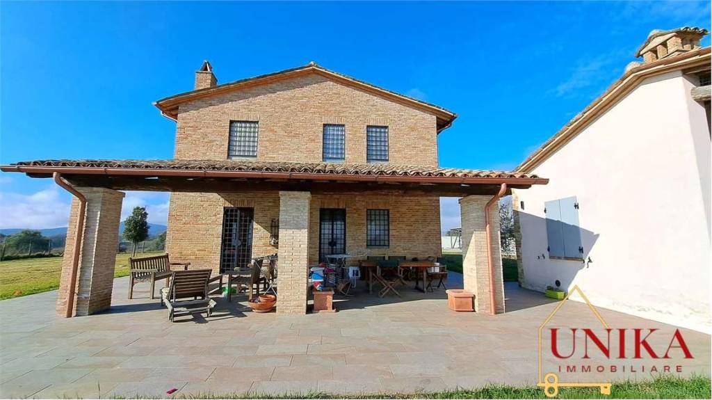casa indipendente in vendita ad Amelia
